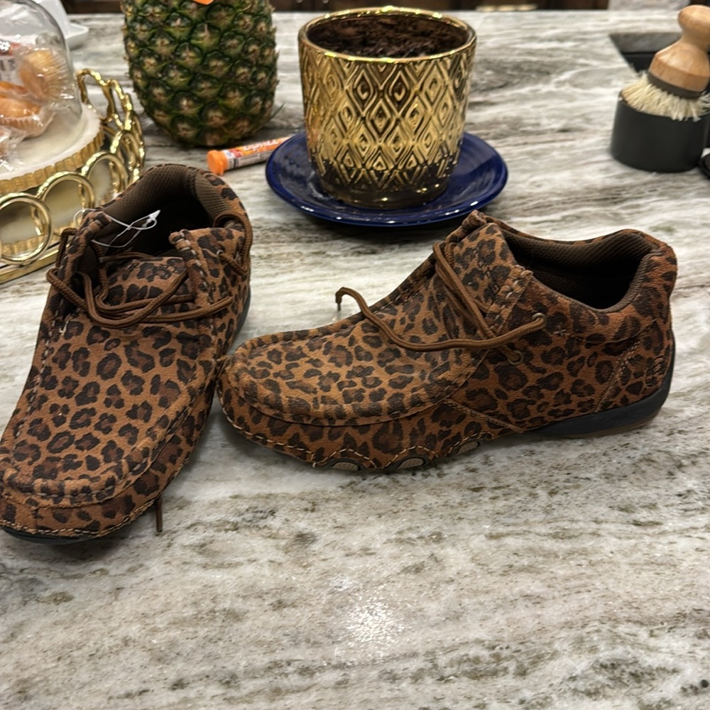 Women’s Roper shoes - Picture 2 of 5